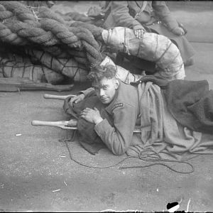 Welsh Guardsman, quayside at Dover, 31 May 1940; IWM H 1644