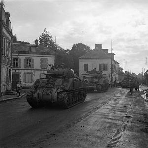 Sherman tanks of Guards Armoured Division, Les Thilliers-en-Vexin, 31 August 1944.; IWM BU 287