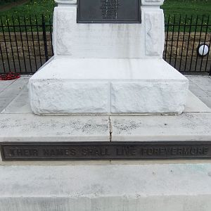 REMEMBERANCE CROSS AND PANELS NEWBURN NEWCASTLE UPON TYNE (5)