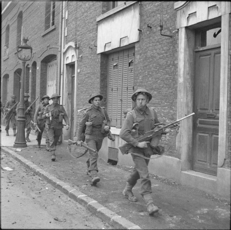 Coldstream Guards patrol through Arras, 1 September 1944; IWM BU 254