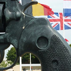 PiperFest Millian FlaggedGunTrigger2 Jun2011 comp