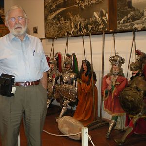DSCN2115 Ron with puppets
