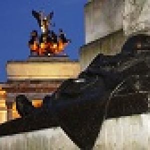 MarbleArch AngelOfVictory 1 Arp2011