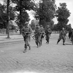 5th Coldstream Guards enter Arras, 1 September 1944; IWM BU 259