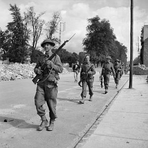 5th Coldstream Guards enter Arras, 1 September 1944; IWM BU 244