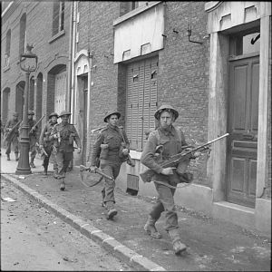 Coldstream Guards patrol through Arras, 1 September 1944; IWM BU 254