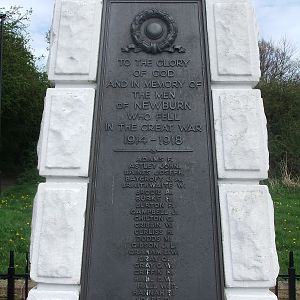REMEMBERANCE CROSS AND PANELS NEWBURN NEWCASTLE UPON TYNE (2)