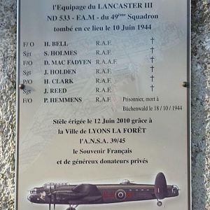 Remebrance Plaque for Lancaster ND5333 EA-M and her crew.